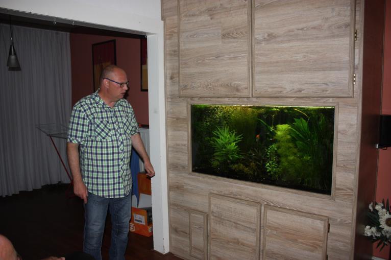 Omdat Erwin heel trots zijn aquarium heeft laten zien op de foto s, willen een