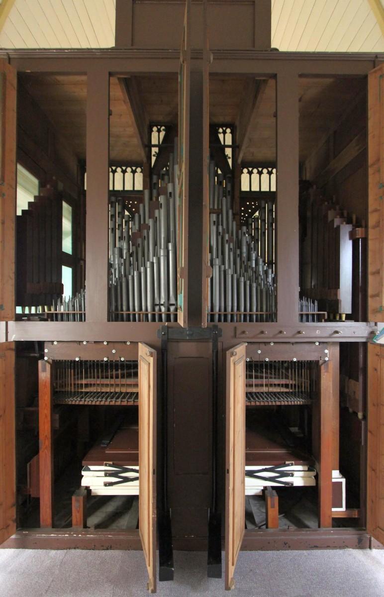 Blik op de achterzijde van het Maarschalkerweerd-orgel uit