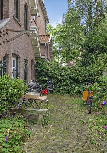 - De Graaf & Groot Makelaars presenteert - Heerlijk wonen in de Willemsparkbuurt Prachtig beeldbepalend pand van circa 494 m², gelegen op eigen grond in het lommerrijke Willemspark.