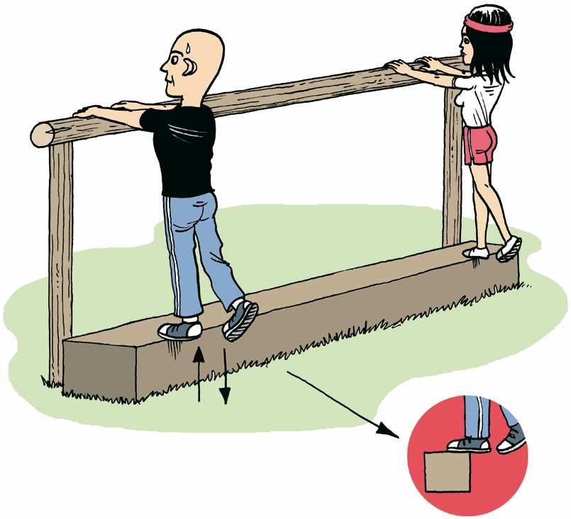 Oefening 11: Je gaat met één been op de balk staan en steun op je voorvoet. Je houdt de balk voor je vast voor het evenwicht.