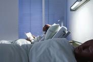 Los van kamerarchitectuur en kamerlicht kan zo het onderzoekslicht rechtstreeks op het bed van de patiënt worden gericht.