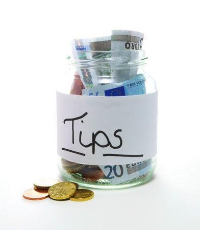 Geldtips Maak 2 spaarpotten, een lange (voor grote dingen) en een kleine (voor een snoepje, kleine dingetjes). Eerst om je heen kijken want het kan ergens anders goedkoper zijn.