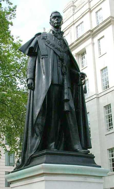 Standbeeld van Koning George VI, Carlton House Terrace, Londen.