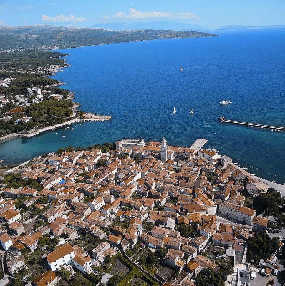 De jachthavens van Kvarner: ACI Marina Cres,ACI Marina Opatija, ACI Marina Rab, ACI Marina Supetarska Draga, Marina Punat,Marina Lošinj, Y/C Mali Lošinj.