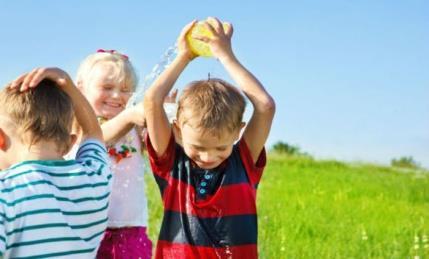 VRIJDAG 27 juli Blote voetenpark Waterspelletjes