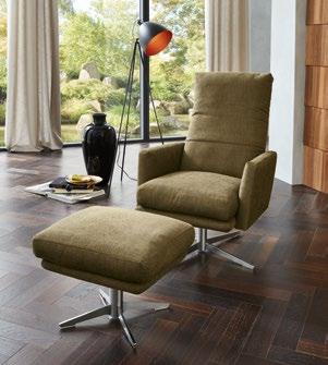 MR 495 functionele fauteuil (VH1) en functionele voetenbank (HT) in stof olive met vierteens draaikruis in nikkel gesatineerd