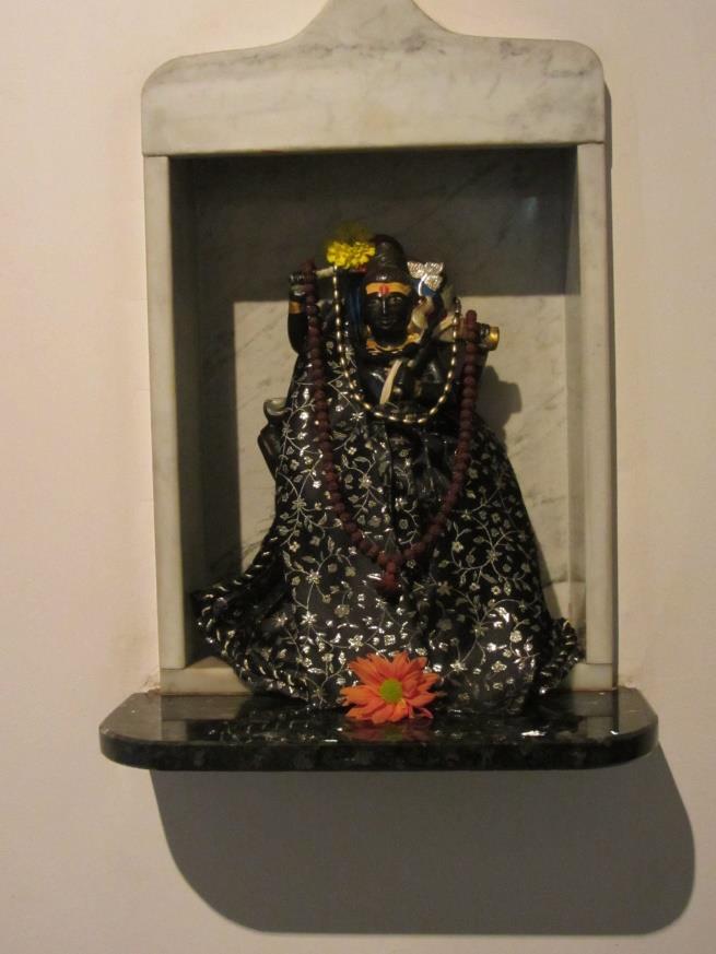 Bij Ganesha hoort het onderste, aardse chakra, omdat het bij ondernemingen of bij het uitvoeren van ceremoniën belangrijk is geaard te zijn.