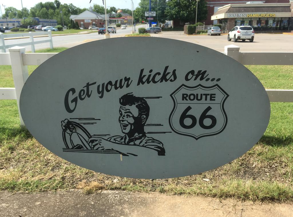 een reisgids voor Route 66-reizigers gepubliceerd, te weten A Guidebook to Highway 66 van Jack Rittenhouse, en in hetzelfde jaar werd het liedje Get your kicks on Route 66 van Bobby Troup heel