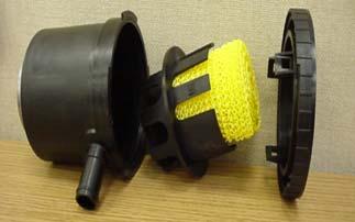Verbeterde ventilatie Bij dit filter wordt het blow-by gas aangevoerd via de rechterslang.