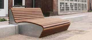 Op het Ten Kateplein in Amsterdam heeft Erdi maatwerk Canapé Wood zitbanken geleverd en geplaatst.