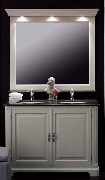 Regent 80 Regent 80-2 laden meubel (80 x 54,5 x H 88 cm), kleur muisgrijs, verchroomd meubelbeslag. Marmeren tablet in Carrara wit met onderbouw waskom. Spiegel (90 x 75 cm), kleur muisgrijs.