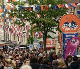 In de promotie en aankleding werd het evenement als (stads)festival benaderd.