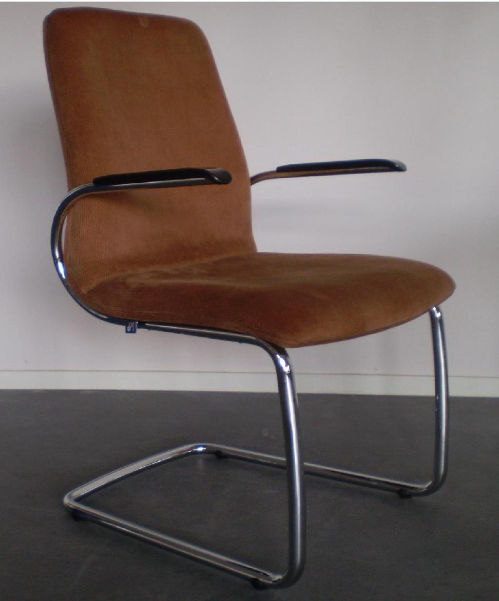 Basic-003 Eetkamer Fauteuil Basic-003 Hoog Stofgroep: A 510,00 B 530,00 C