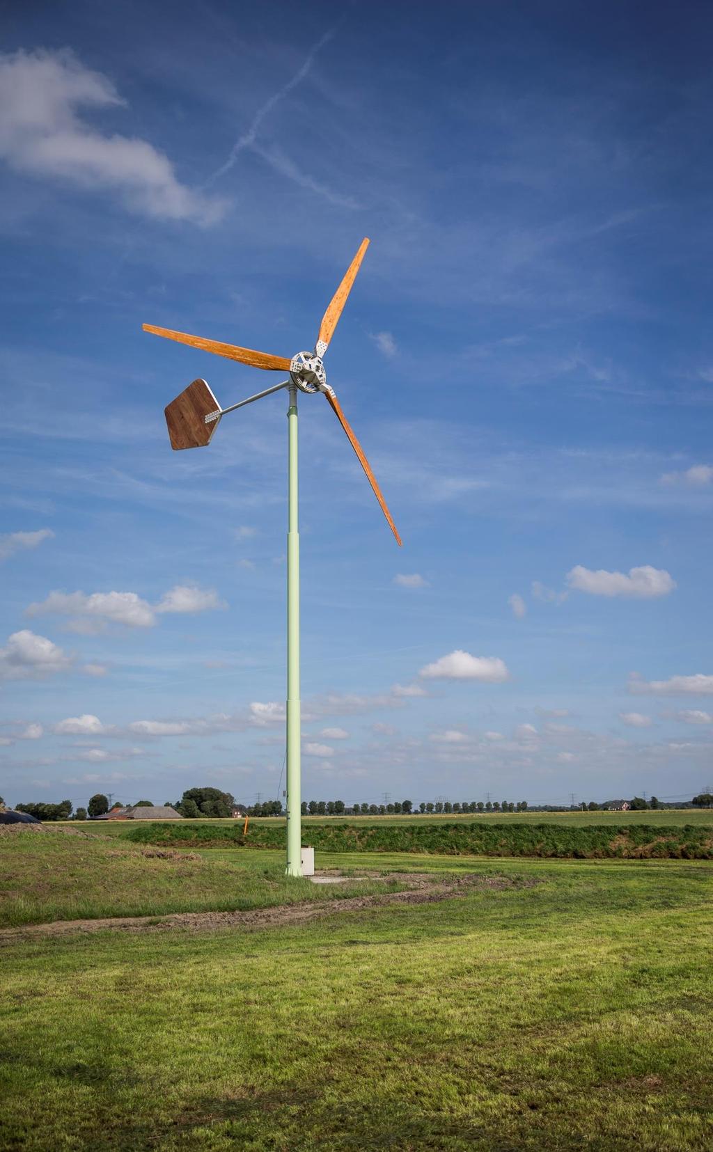 Ook energie opwekken met je dorpsgenoten? De windmolen van E.A.Z. Wind is 15 meter hoog en levert stroom voor 10 huishoudens.