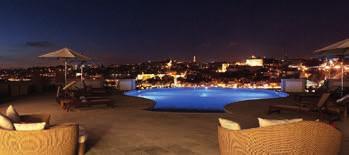 Alle zeer ruime kamers beschikken over een groot privé terras met schitterend uitzicht over Porto en de Douro.