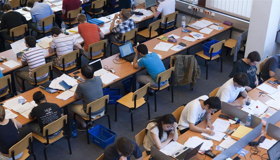 Aan zowel de RWTH als de FH gelden geen specifieke vakeisen van de middelbare school.