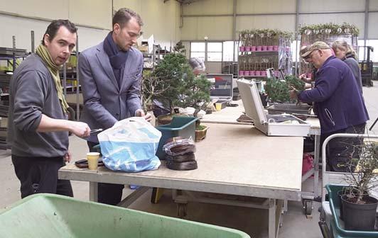 Foto s van Sander van Oort en Edith den Ouden Op zaterdag 24 maart was er een verpot ochtend bij Lodder in Harmelen.