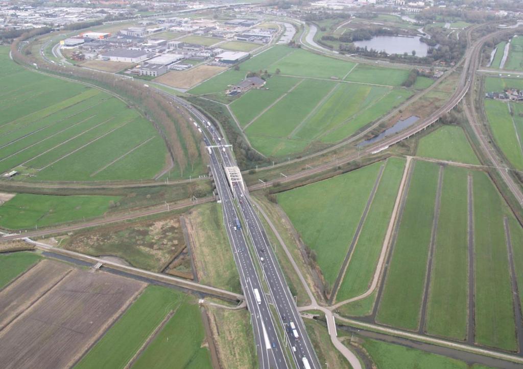 Figuur 19: Wegvak 2 met de viaducten van de A20 over de spoorlijnen.