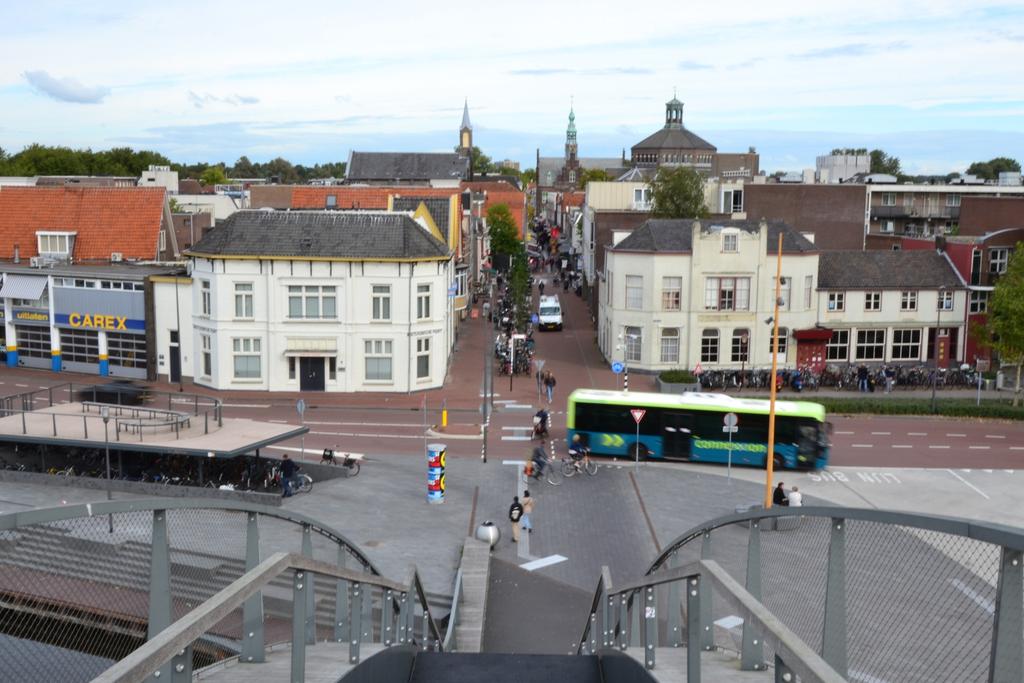 Zicht vanaf de Melkwegbrug op de