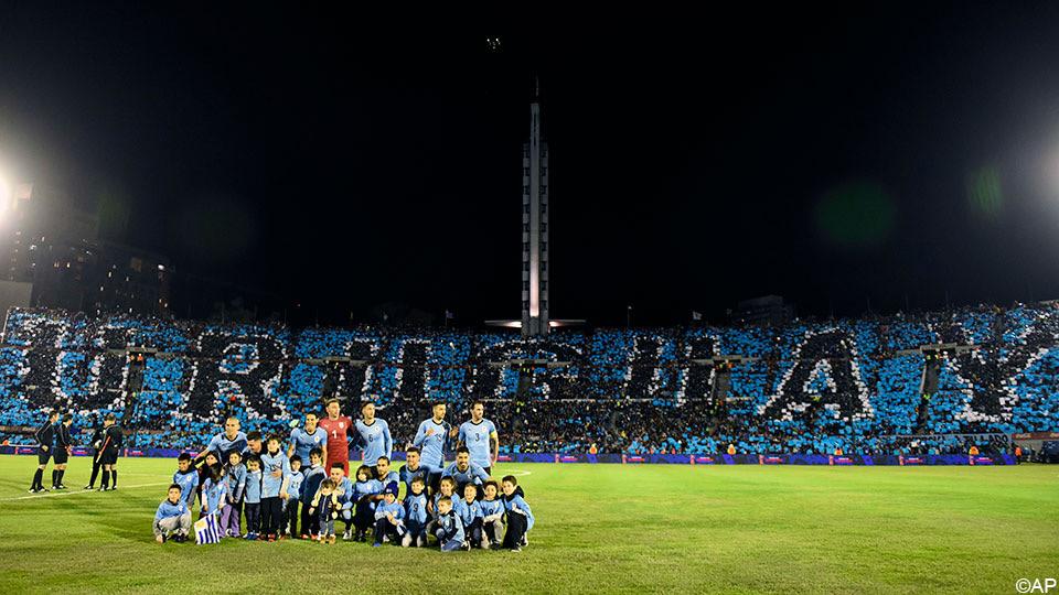 Óscar Tabárez 15 Fernando Muslera 20 Martín Silva 18 Martín Campaña 18 Diego Godín 25 Maxi Pereira 21 Jose Martin Caceres Silva 20 José María Giménez 19 Sebastián Coates 18 Guillermo Varela 18 Gastón