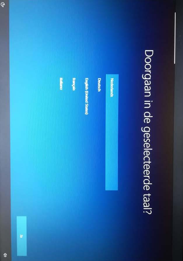 Windows instellen en account aanmaken 1. Zet je laptop aan en wacht tot deze opgestart is.