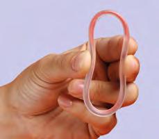 حلقه DE RING De anticonceptiering is een kleine ring van kunststof. Er zitten de hormonen oestrogeen en progestageen in. Het beschermt niet tegen een soa (seksueel overdraagbare aandoening).