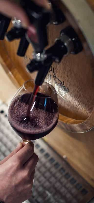 Hoe werkt het tapsysteem 9 Bij het tappen van de wijn wordt gebruik gemaakt van stikstof (N2). Die doet dienst als drijfgas, maar biedt meteen ook be scherming tegen oxidatie.