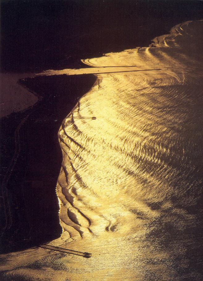 Golftransformatie Golfprocessen in de kustzone: zeegang deining lange golven shoaling refractie diffractie