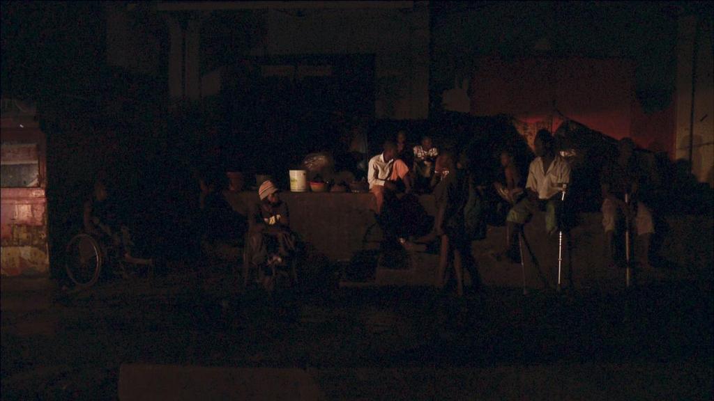 KORTE SYNOPSIS Een groep dakloze vrienden, die zichzelf de Freetown Streetboys noemen, probeert s nacht te overleven in de straten van Sierra Leones hoofdstad.