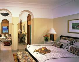 2 HOTEL MÖVENPICK RESORT & SPA EL GOUNA***** Situering: op 30km van de luchthaven van Hurghada, 25km van het centrum van Hurghada en 1km van het centrum van El Gouna.