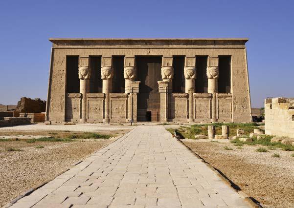 De blikvanger is de grote zuilenzaal of hypostyle zaal in het tempelcomplex van Amon. De zaal telde maar liefst 134 zuilen die +/- 15m hoog zijn. Hierna een bezoek aan de tempel van Luxor.