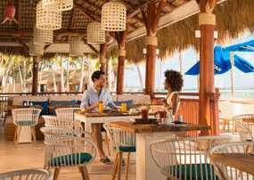 Hispaniola Dit restaurant ligt aan het turquoise zeewater en heet u welkom voor lunch en diner met uitgebreide internationale buffetmaaltijden.