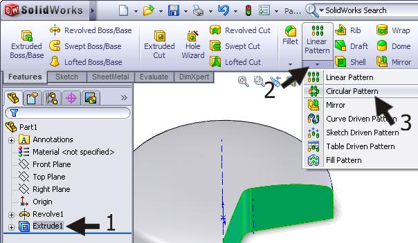 15 Nu kunnen we het gedeelte dat we uit de vorm gehaald hadden, drie keer kopiëren rondom de as. 1. Selecteer in de FeatureManager het laatste feature: Extrude1. 2.