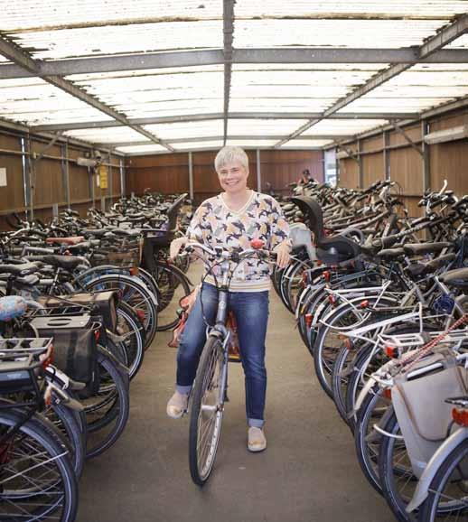 20 VAKBEWEGING 883 10 mei 2018 ACV-afgevaardigde Leen De Proost onderhandelt bij Barry Callebaut mee over de invoering van een fietsleaseplan. nemers woont op minder dan 10 km van het bedrijf.