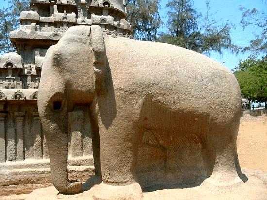 Dag 3 : Mahabalipuram (O/L/D) afstand tot Kanchipuram 66 km 2 uur Na het ontbijt vertrekken we op ontdekking naar Kanchipuram, één van de zeven heilige steden van India.