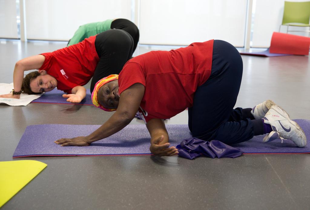 2.2 Bewegen U hebt maar één lichaam. Wees dus lief voor uw lijf en geef het de aandacht die het verdient. Dans de stijfheid weg in een cursus salondans of salsa.