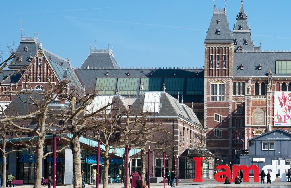 LEERLINGEN IN AMSTERDAM In 23 mei 2017 zijn we de leerlingen van Emmacollege EOA naar Amsterdam gegaan om naar Rijksmuseum te gaan kijken om 10:00 uur is de bus vertrokken en om 12:45 uur zijn we al