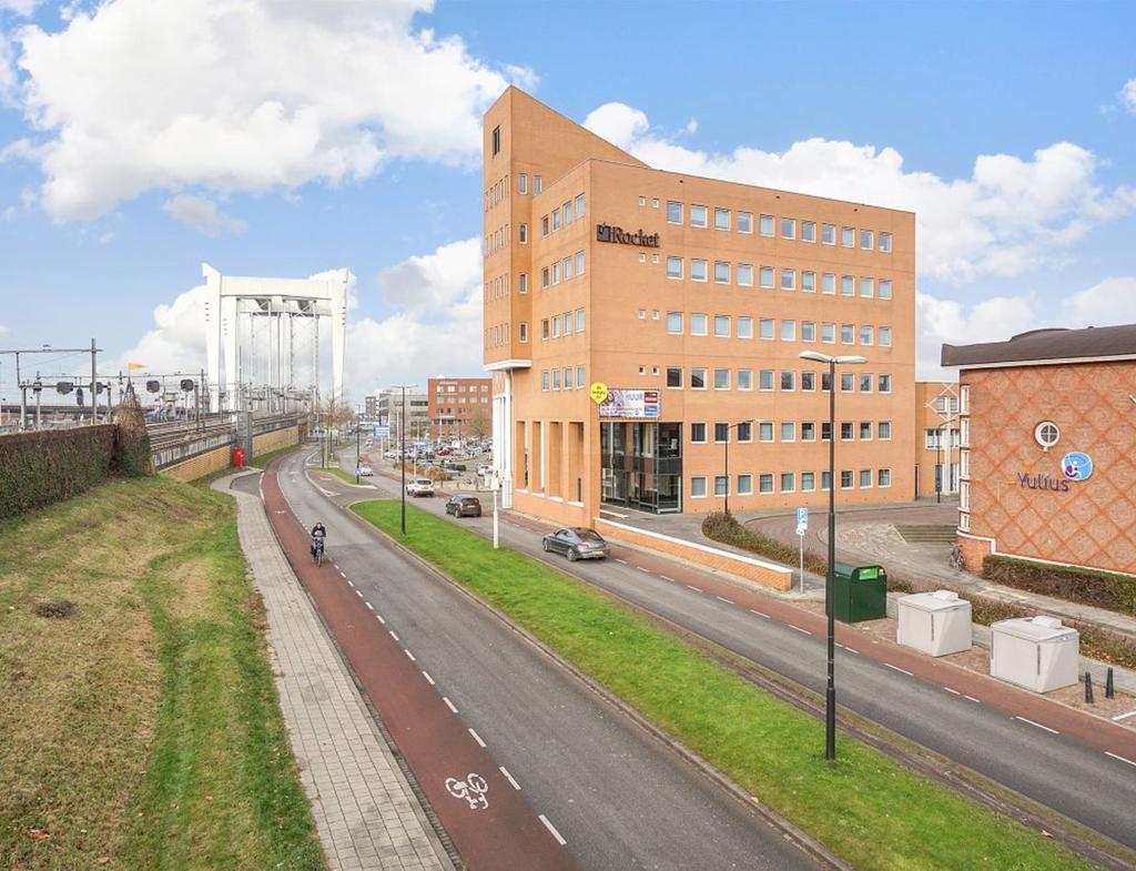 Kantoren Korte Parallelweg 1 te Dordrecht Ca.