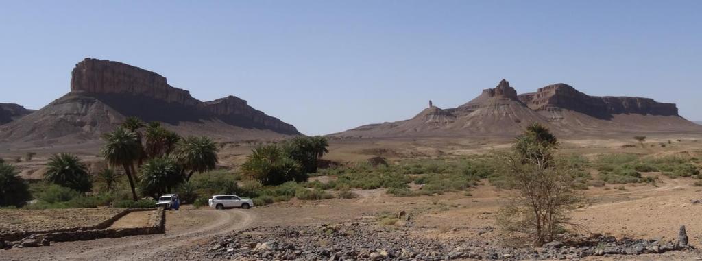 Page 4 REIS SCHEMA 11 DEC: TAFRAOUTE EN OMGEVINGVERKENNEN PER 4WD In de Ammeln-vallei liggen 26 berberdorpjes, als een ketting van groene oases, aan de voet van machtige rotsformaties van roze