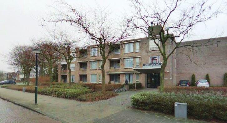 5 7 Mgr. Bekkerstraat 17 seniorenwoningen keuken en een slaapkamer.