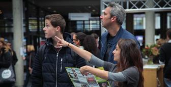 Open Dag Een aantal keer per jaar kunt u met uw kind naar de Open Dag van De Haagse Hogeschool. Hier kunt u vragen stellen, de sfeer in het gebouw proeven en studenten en docenten ontmoeten.