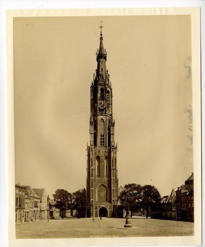 In de periode 1441 tot 1447 zette men de bouw van de toren voort tot aan het gewelf van de lantaarn.