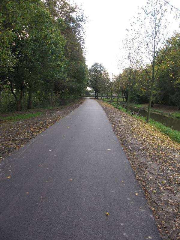 Maar ook lantaarnpalen die niet branden, gaten in het wegdek, uitstekende putdeksels, noem maar op U kunt dit melden