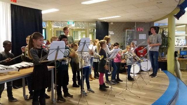 DAP De afgelopen vier weken hebben de kinderen van groep 4 en 5 les gehad van muziekvereniging DAP.