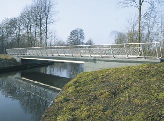 , viaducten, steigers, overkluizingen: Rogir-S bruggen zijn zeer breed toepasbaar. Met hun voorgespannen liggers zijn ze geschikt voor grotere overspanningen en zwaardere belastingen.