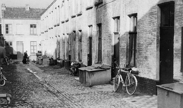 Op de Kantienberg, Voetweg staat nu de diamanttoren van de Arteveldehogeschool) De cité van de