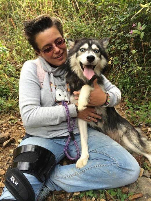 Pagina 8 VIRGINIE vrijwilliger RSDR België VRIJWILLIGERS Toen Virginie gevraagd werd iets te vertellen over haar reis naar de opvang, vertelde zij iets over een voor haar bijzondere hond: Voila.
