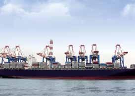 ZPMC stapt over op De uitdaging De Super Post Panamax-containerkranen van ZPMC worden gebruikt voor het laden en lossen van containers op voertuigen aan de rand van het dok.