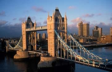 De hoofdstad van Engeland wordt gekenmerkt door bezienswaardigheden als de Tower Bridge, de Big Ben, Buckingham Palace, Westminster Abbey en