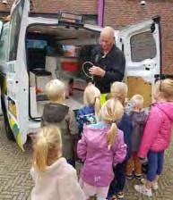 De dierenambulance komt op bezoek Wat een groot paard!